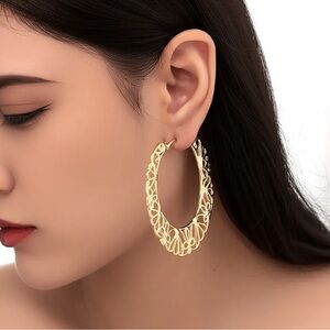 Elegant Gold Hoop Earrings